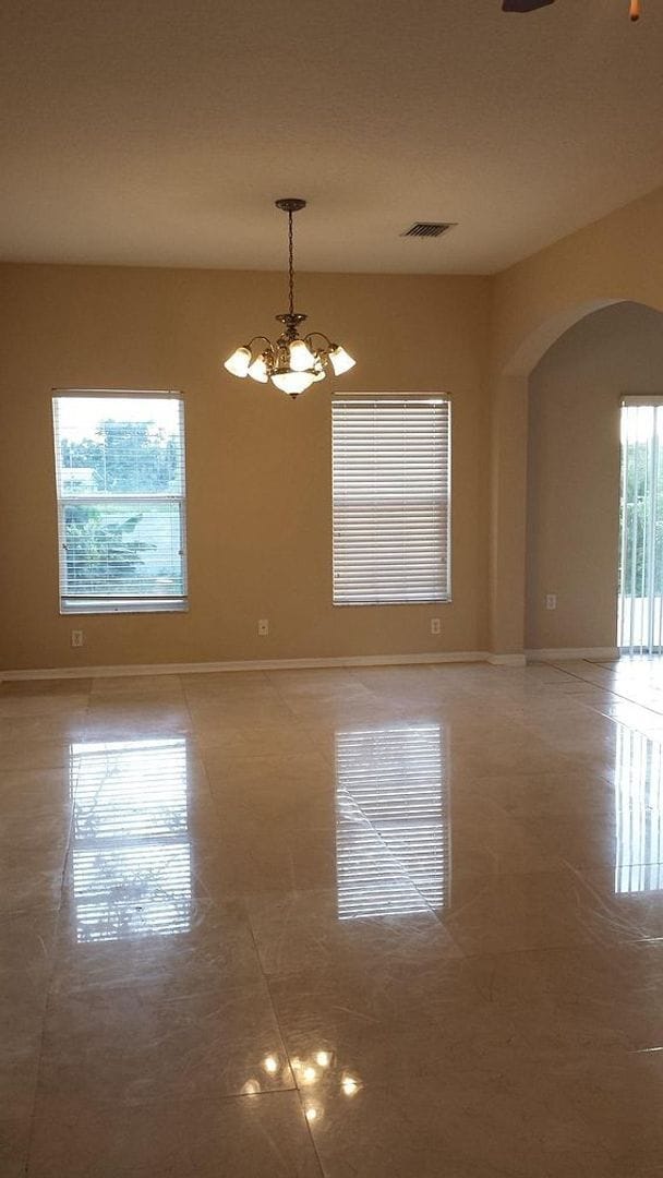 Building Photo - Available Now! Spacious 3 bedroom 2 bathroom home!!!