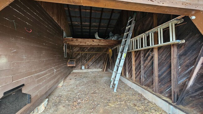 Building Photo - Three Bedroom Farmhouse with LARGE Bonus Room