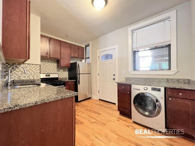 Building Photo - 2 bedroom in CHICAGO IL 60640
