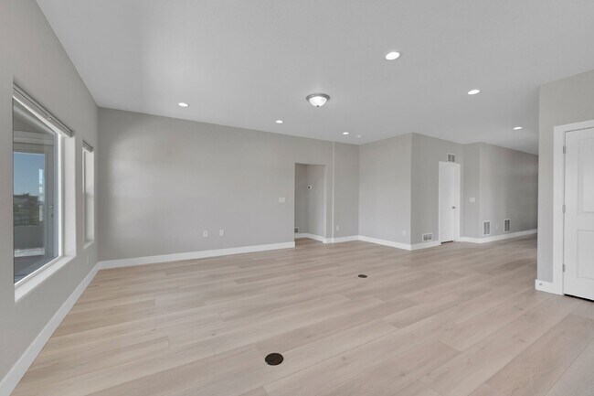 Building Photo - $2,425 - 3 beds, 2 baths, Updated home in ...