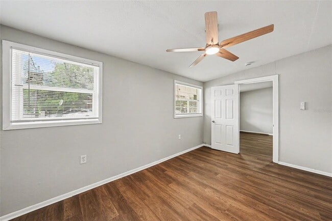 Building Photo - 4022 E Henry Ave