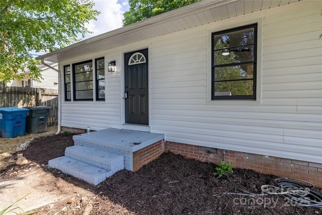 Building Photo - 413 Ackert Ave