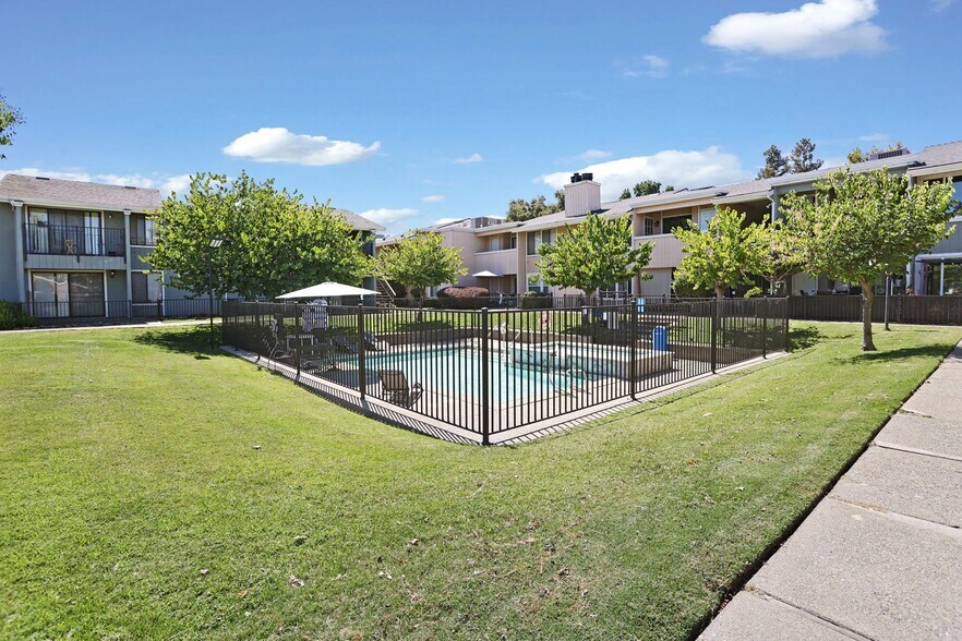 Building Photo - 3702 W Benjamin Holt Dr