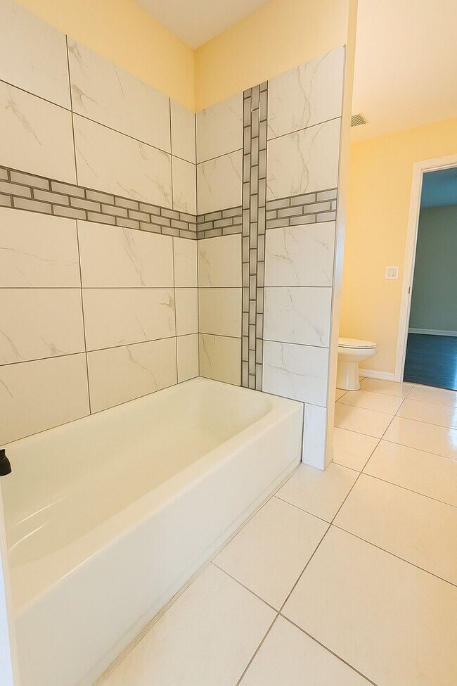 Building Photo - Elegant Newly Remodeled 3-Bedroom Home in ...