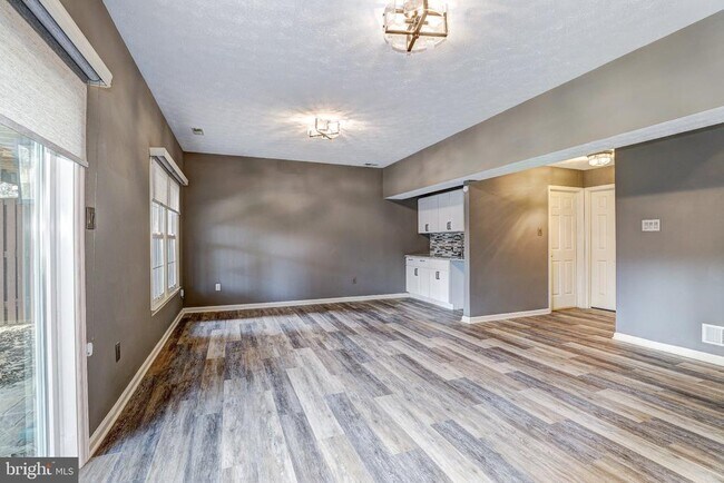 Building Photo - 2733 Quarry Heights Way