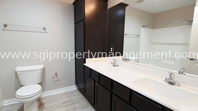 Building Photo - 523 Wood Dr