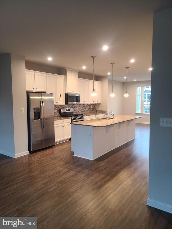 Building Photo - 1006 Valley Run Dr