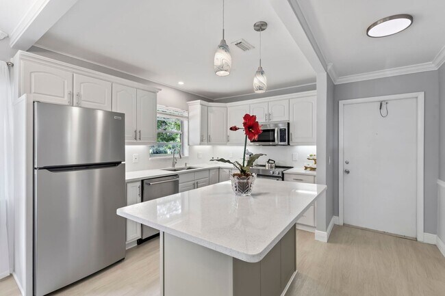 Primary Photo - (55+) 2/2 Fully Renovated Furnished Condo ...