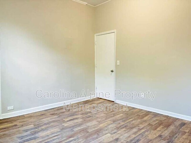 Building Photo - 321 N Poplar St