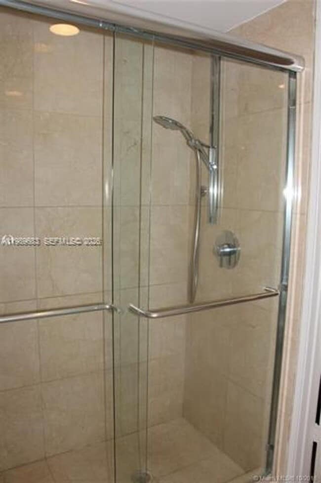 Building Photo - 16275 Collins Ave