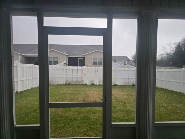 Building Photo - Woodland Park