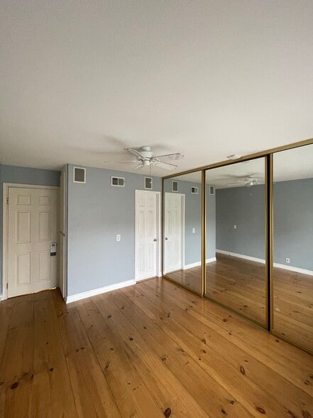 Building Photo - 14 Tangerine