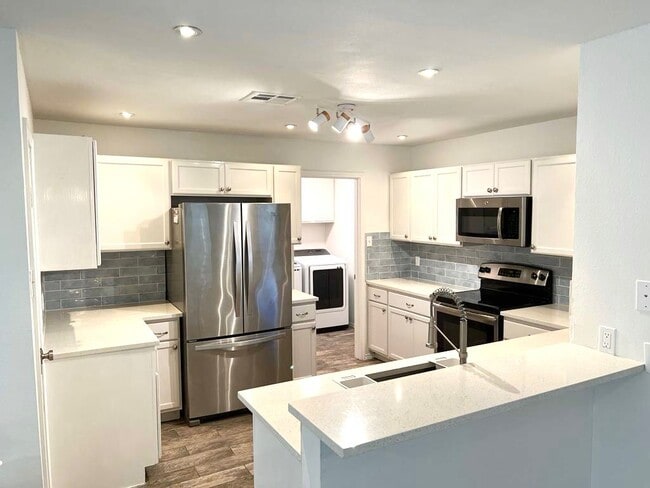 Building Photo - 15334 Barataria Dr