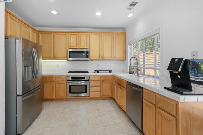 Building Photo - 166 Blackstone Dr