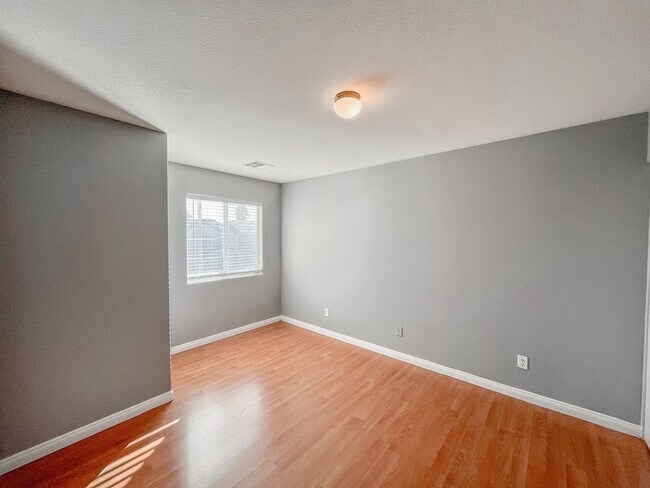 Building Photo - **$500 OFF MOVE IN BY 08/07/2026**Charming Two-Story Home In the Heart of Summerlin with Pool