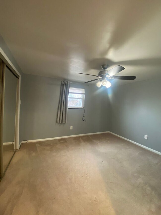 Building Photo - 233 S State Rd