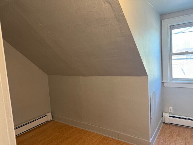 Den / office off of kitchen - N89W15958 Main St