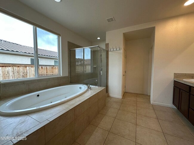 Building Photo - Immaculate Toll Brothers home