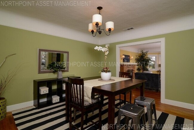 Building Photo - Charming East Sacramento Bungalow – Prime ...