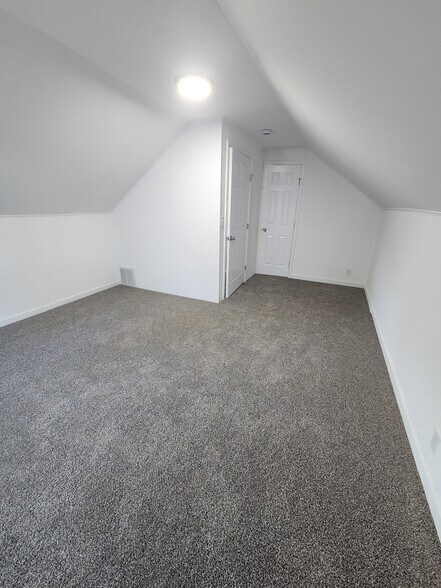 Building Photo - 233 Redmond Ave