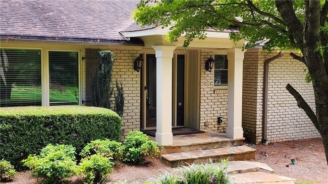 Building Photo - 4615 Mystic Dr NE