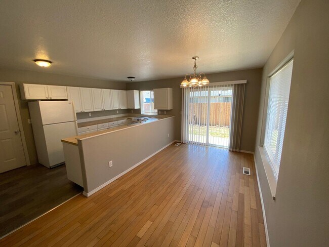 Building Photo - 4310 Sacramento Ct NE