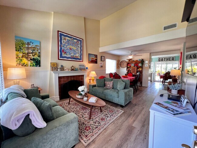 Building Photo - Beautiful 4 bedroom 2 bath House, adorable...