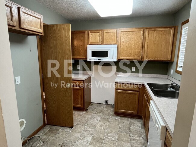 Building Photo - Available August 8 - 2 Bed/1.5 Bath Townhome in Prior Lake