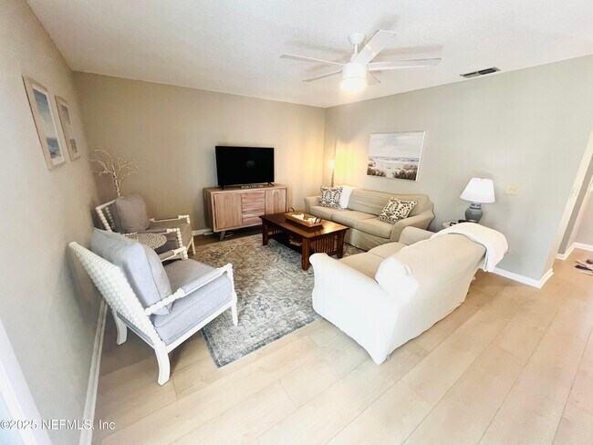 Building Photo - 184 Bermuda Ct