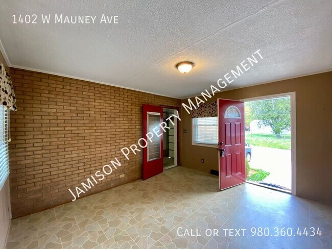 Building Photo - 1402 W Mauney Ave