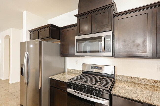 Building Photo - Nicely Upgraded Mountains Edge Gated Commu...
