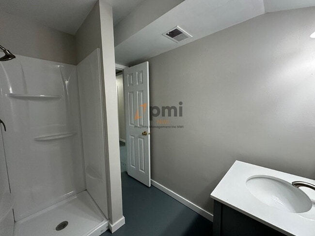 Building Photo - 3621 Windsor Rd