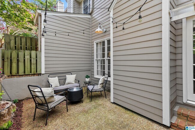 Building Photo - 1227 33rd St S