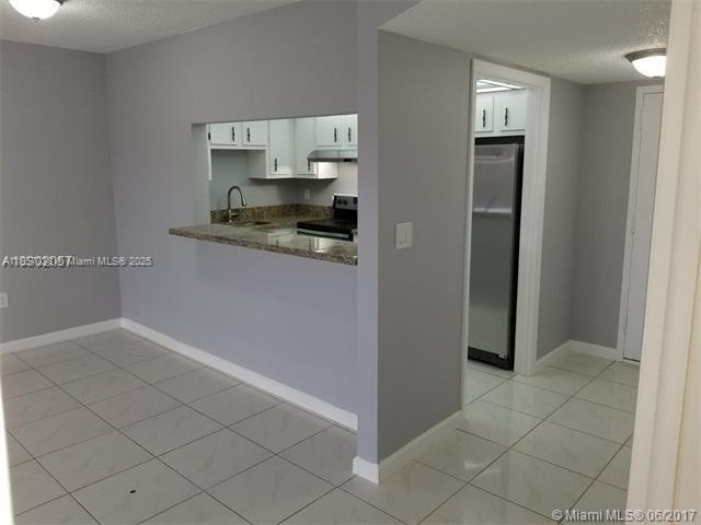 Building Photo - 4160 Inverrary Dr