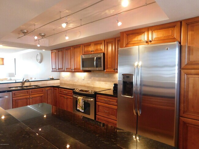 Building Photo - 1555 N Hwy A1A
