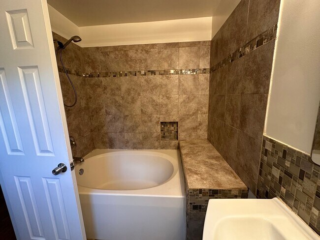 Building Photo - 6913 Malachite Pl