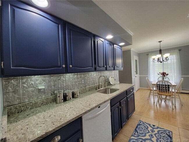 Building Photo - 22 Essex Ct