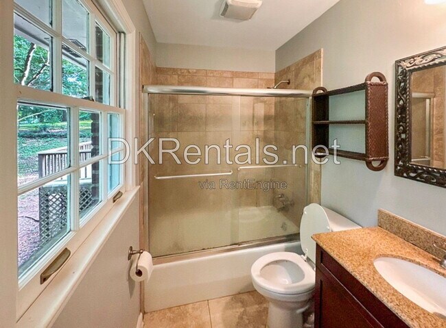 Building Photo - 1580 Bainbridge Ln
