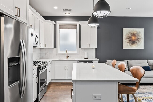 Building Photo - 4402 S Prairie Ave