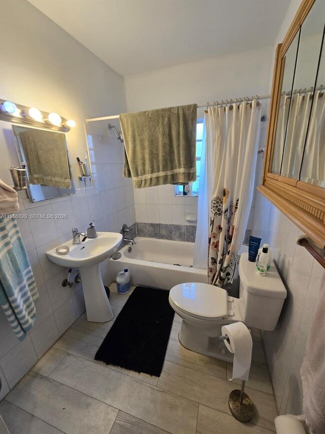 Building Photo - 3083 SW 17th St