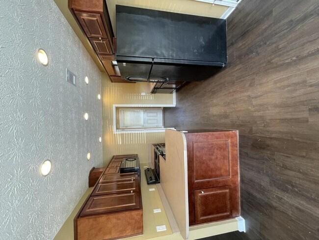 Building Photo - 7002 Hunter Hill Ct