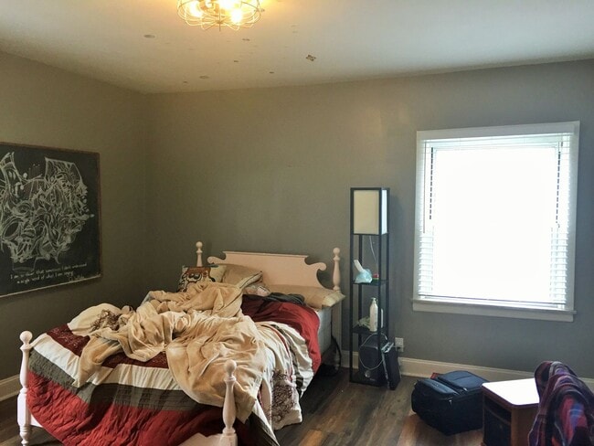 Building Photo - 6329-6331 Bartlett