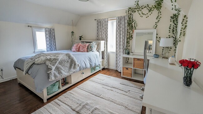 Building Photo - 40 Hull Pl