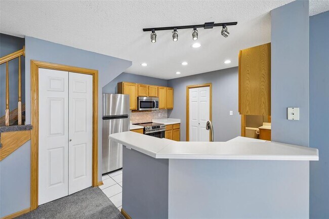 Building Photo - 6855 Woodland Ave