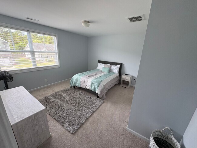 Building Photo - 3bd/2.5ba home with flexible Lease Length