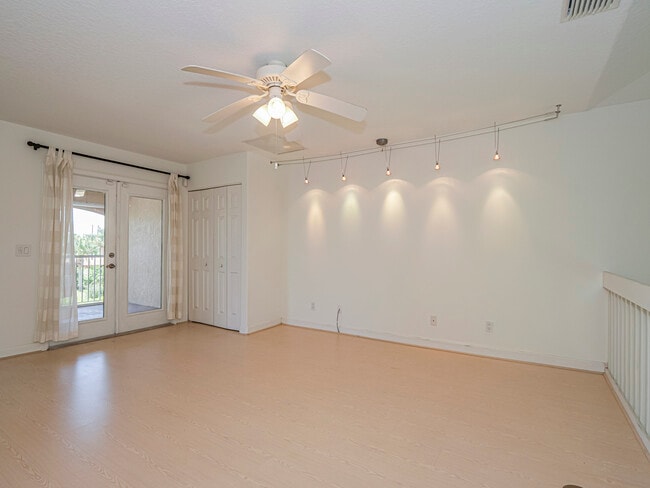 Building Photo - 915 Bahia Mar Rd