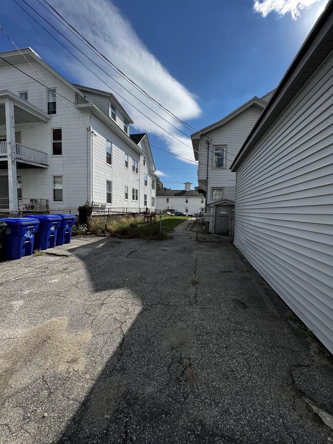 Building Photo - 28 Brook St