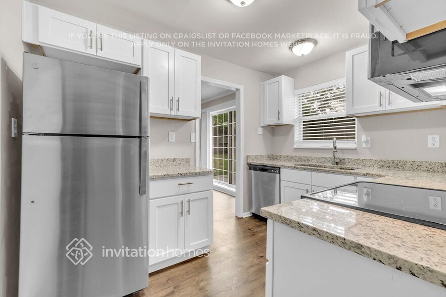 Building Photo - 8061 Delaroche Dr