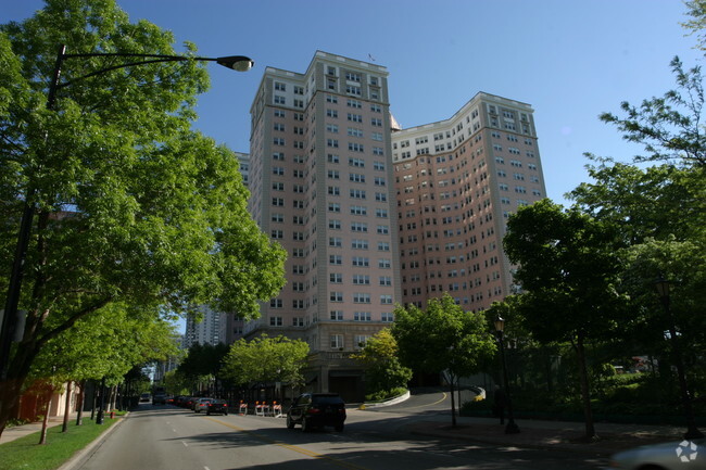 Building Photo - Edgewater Beach Apartments