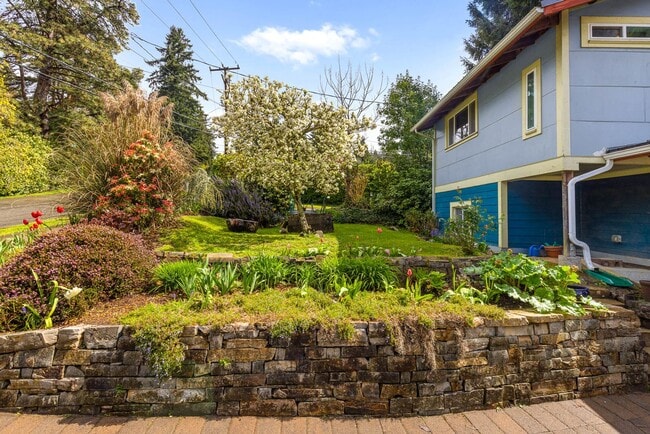 Building Photo - 4061 NE 110th St